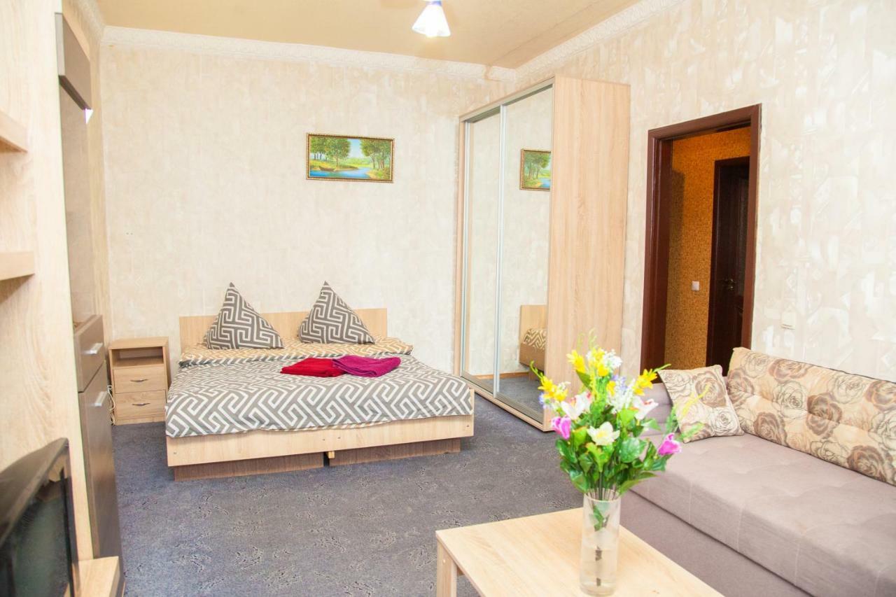 Semi-Luxury Apt On 82 Nezalezhnoi Ukrаiny Street Near Intourist Hotel Zaporizhia エクステリア 写真