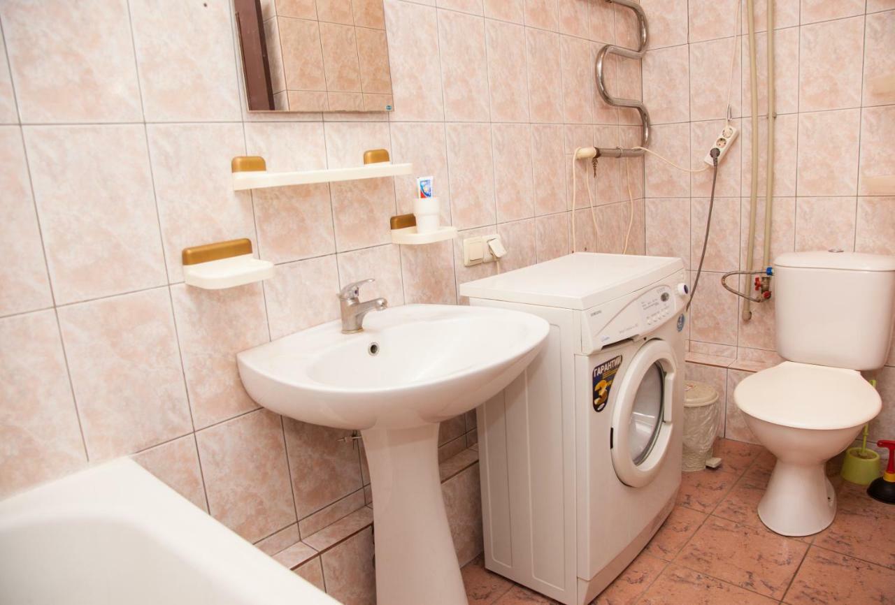 Semi-Luxury Apt On 82 Nezalezhnoi Ukrаiny Street Near Intourist Hotel Zaporizhia エクステリア 写真